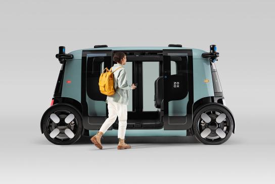 Amazon presento ZOOX su original taxi autónomo y de tecnología ecológica.