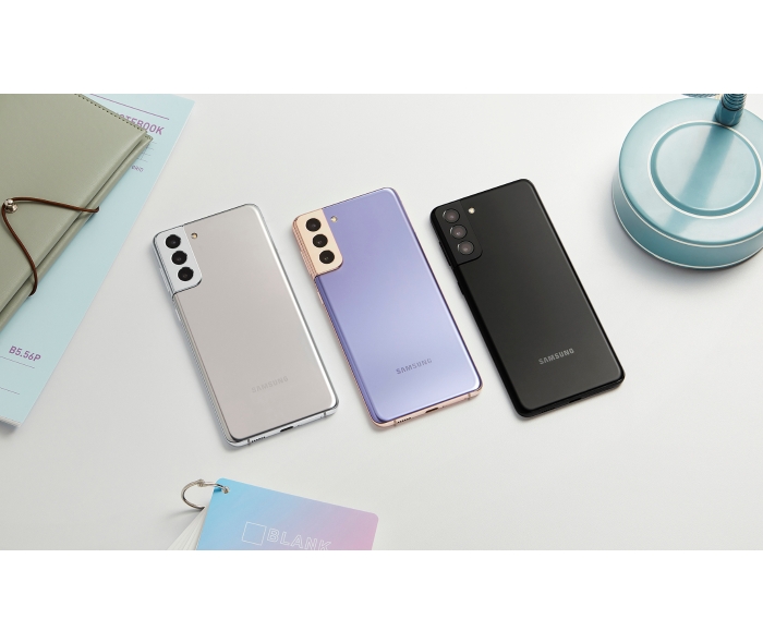Samsung presenta la serie  Galaxy S21, sin cargador y con mejoras en el apartado fotográfico.