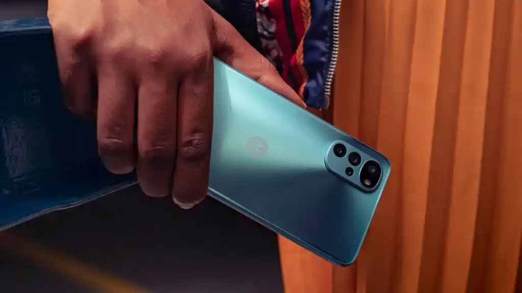 Motorola amplía la familia moto g en Uruguay con dos nuevos dispositivos: moto g22 y moto g52