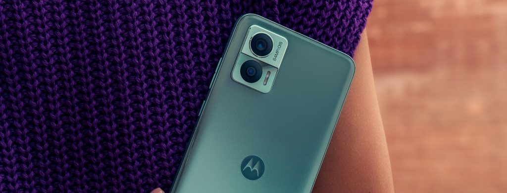 Motorola y Pantone anuncian una asociación de varios años que combina el poder de la tecnología, el color y el diseño