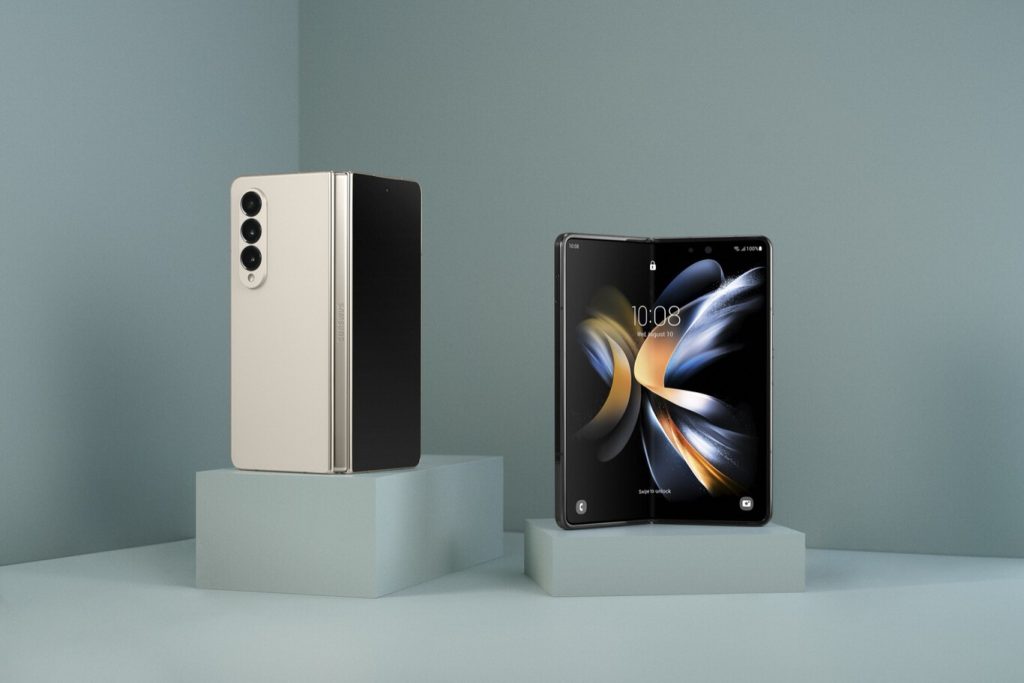 Accedé a tus aplicaciones favoritas al mismo tiempo y en una sola pantalla con Galaxy Z Fold4 plegable