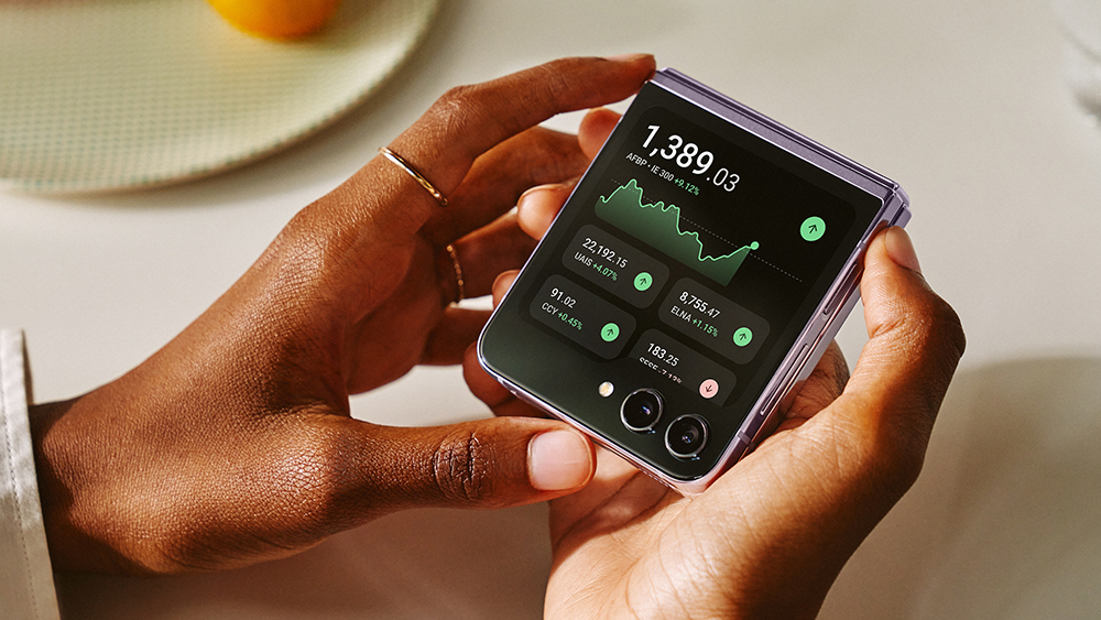 Desplegando la innovación: Explorá el legado de creación y autoexpresión de la serie Galaxy Z Flip