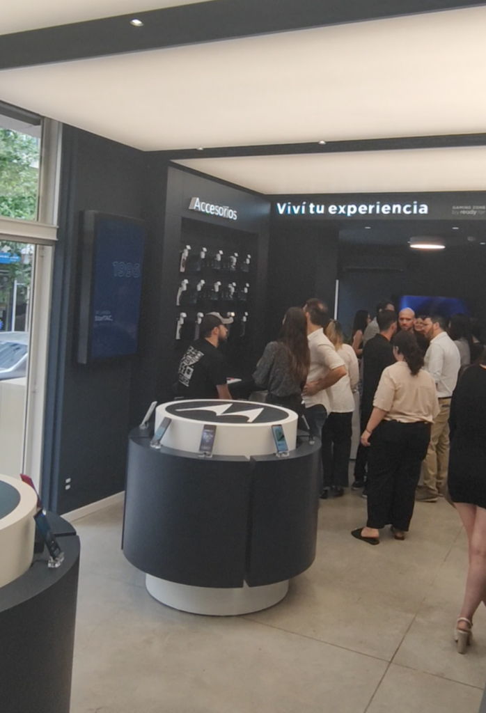 Motorola inauguró su primer Flagship Store en Uruguay y lanzó su ecommerce oficial