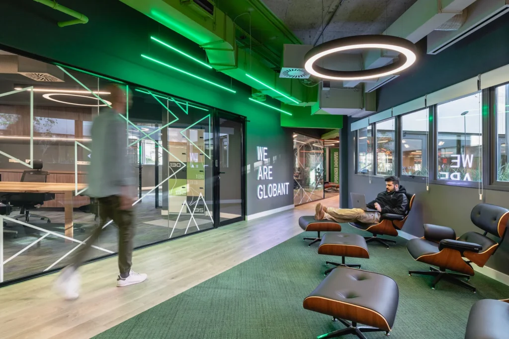 Globant otorgó 15.000 becas de Your Future y el impacto del programa de becas de Globant 