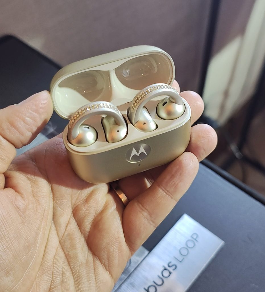 Motorola amplía el ecosistema moto things en Uruguay con los nuevos moto buds loop y moto watch fit