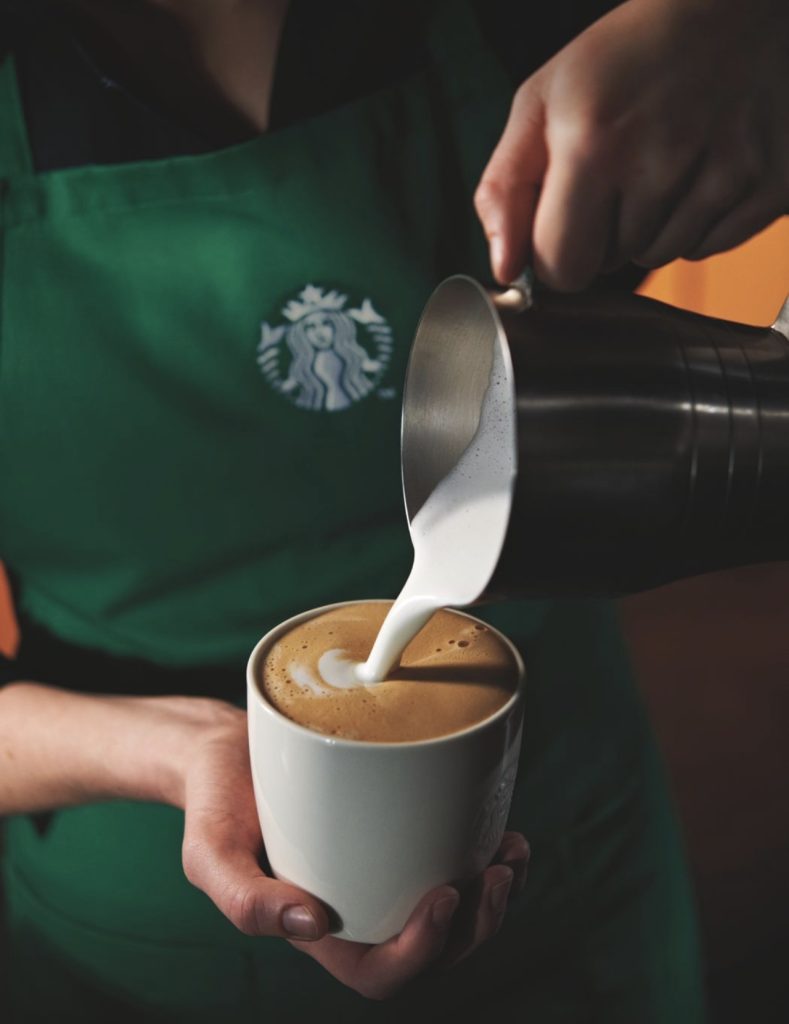 Starbucks Uruguay celebra el Día Internacional del Café 2025 con exclusivos vasos y bebida de regalo