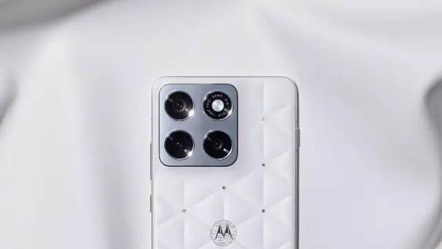 Motorola y Pantone celebran el Pantone Color of the Year 2026: Cloud Dancer